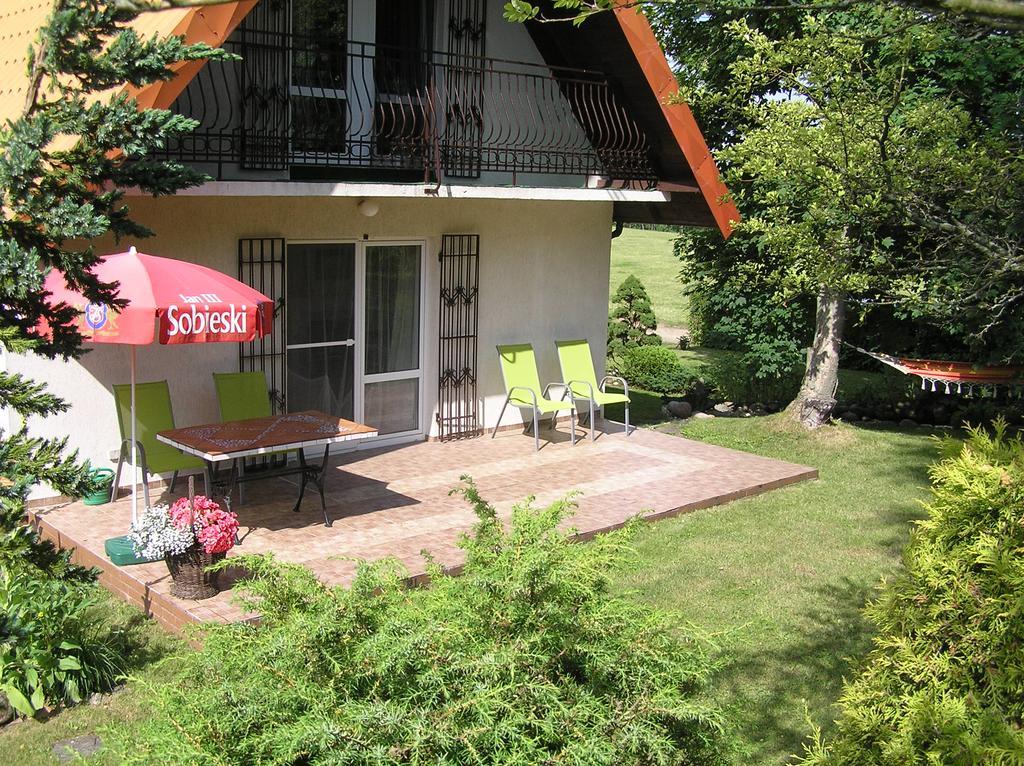 Domek Pod Klonami Na Mazurach Guty Экстерьер фото
